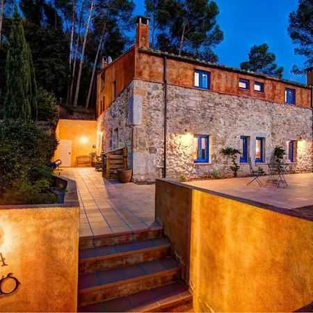 Sleeps 8 *