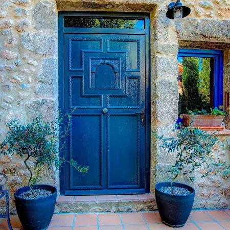 Sleeps 8 * Saus
