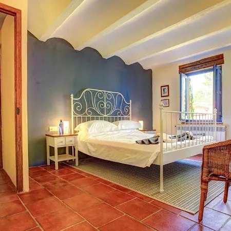 Sleeps 8 *
