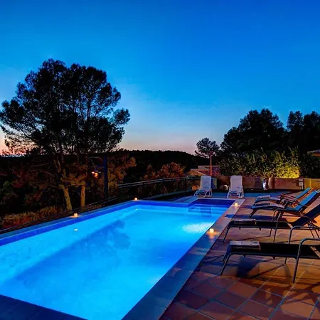 Sleeps 8 Willa
