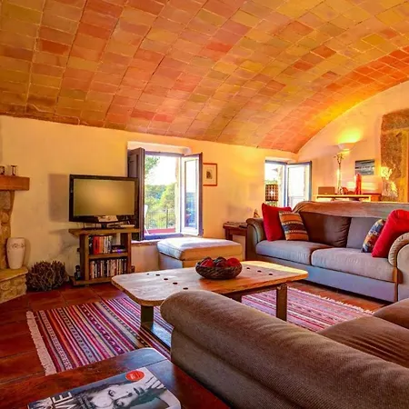 Sleeps 8 Saus