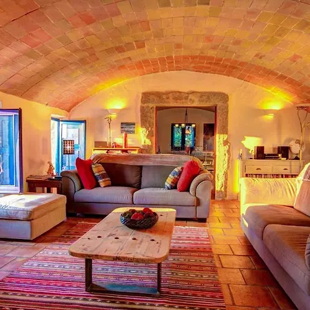 Sleeps 8 Willa