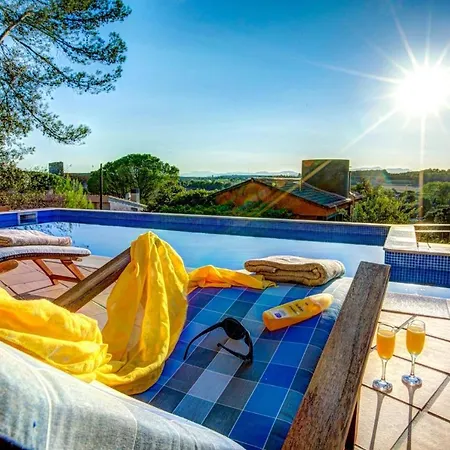 Sleeps 8 Saus