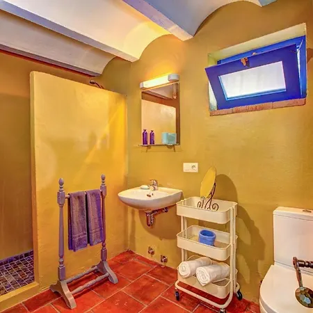 Sleeps 8 Willa
